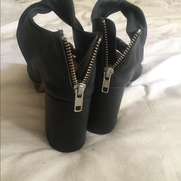 Samantha Pleet tabernacle heel! - Picture 5 of 8